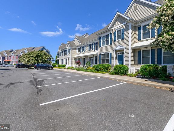 3rd image of 18864 Bethpage Dr