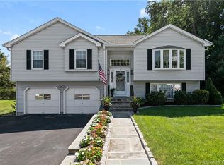 11 Linda Ann Dr, Milford, CT 06461
