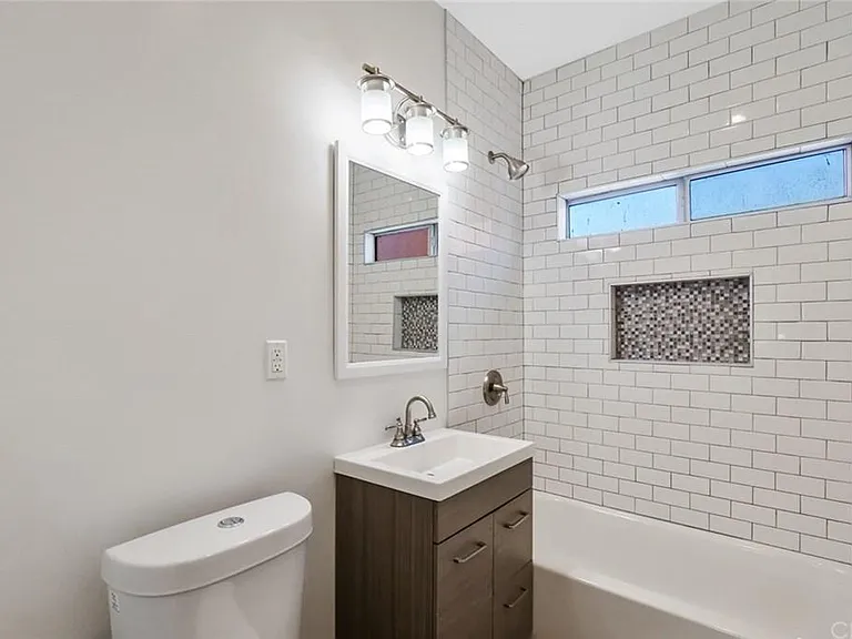 211 N Loma Ave — Photo 12