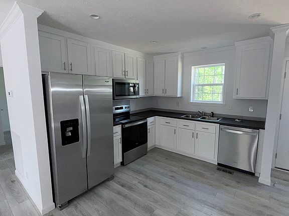 3rd image of 1010 Salem Rd #B