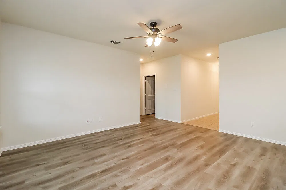 3 bed, 2.0 bath, 1457 sqft, $2,215 — Photo 3