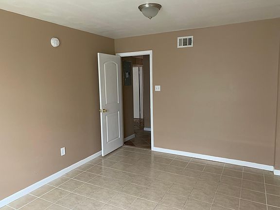2nd image of 704 Wayne Ave
