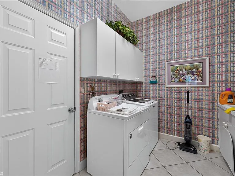 2317 Island Cove Cir — Photo 31