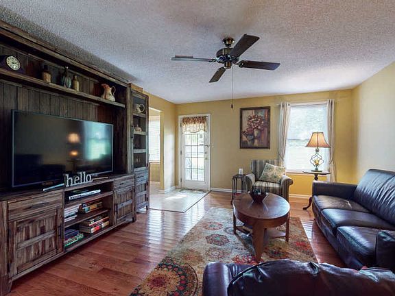4th image of 1214 Mallard Dr