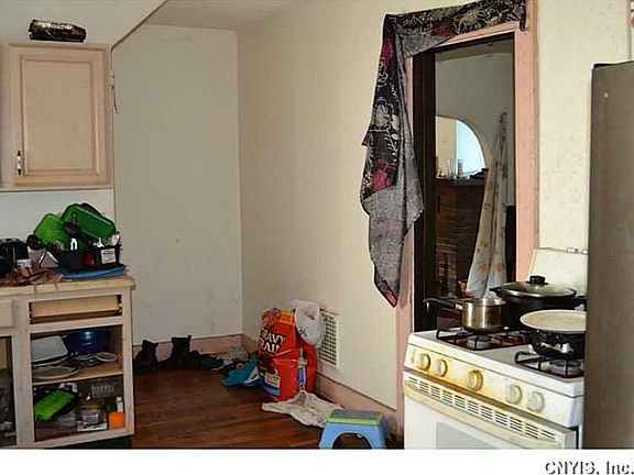 5th image of 601 W Ostrander Ave