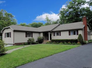 15 Reno Rd, Averill Park, NY 12018