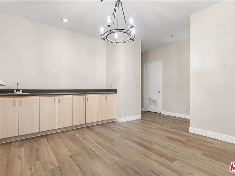 5350 White Oak Ave #209 — Photo 5