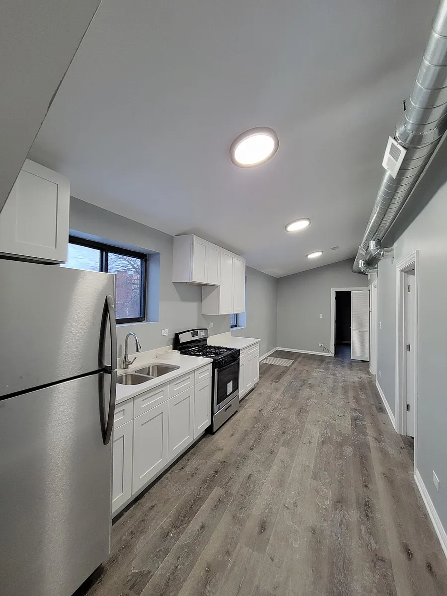 Building Photo - 3042 W Cullerton St #4