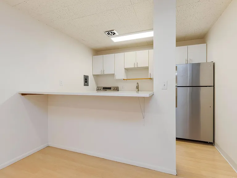 Seasons Apartments — Photo 21