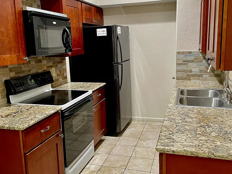 421 W San Antonio St #J1 — Photo 8