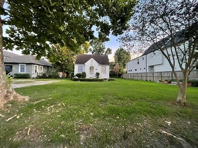 1st image of 616 W 25th St