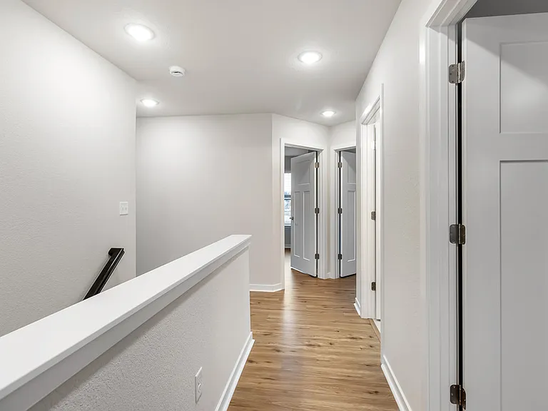 670 Lambert Dr — Photo 15