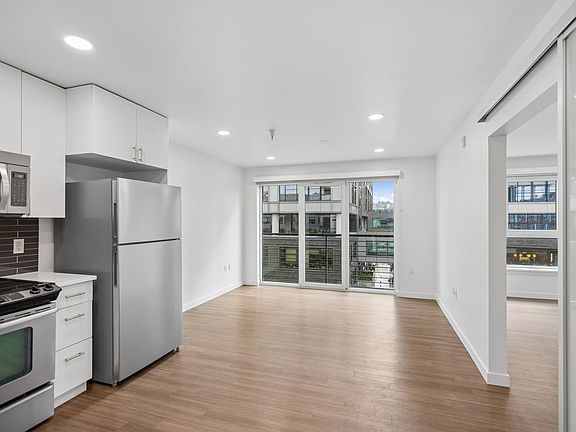 2nd image of 717 Dexter Ave N #418