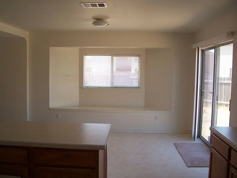 313 Edgewood Cv — Photo 8