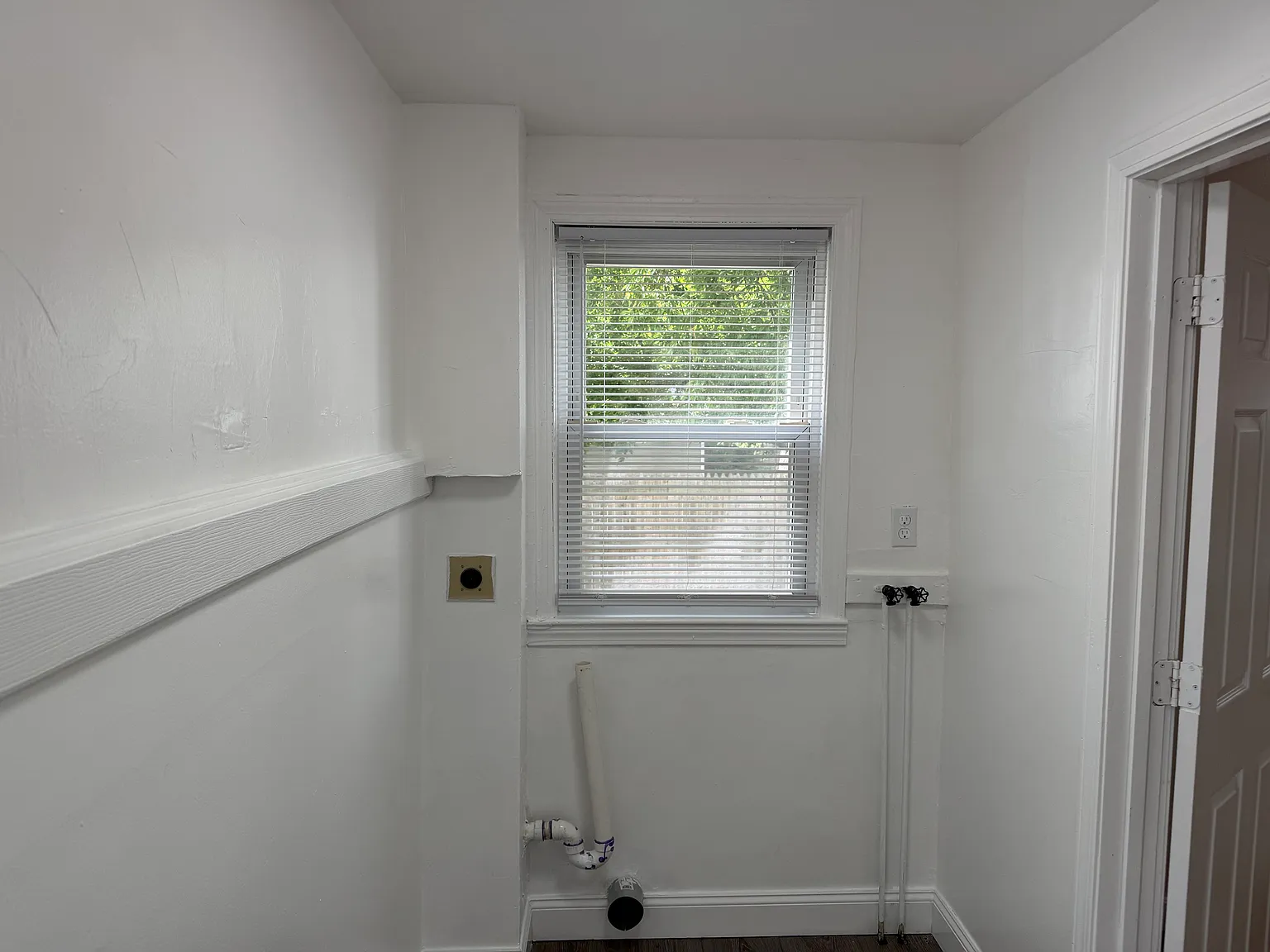 4 bed, 1200 sqft, $3,500 — Photo 2