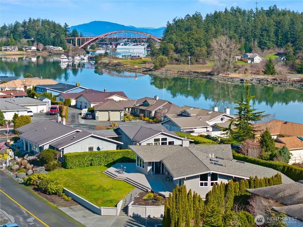 813 Shoshone Drive, La Conner, WA 98257