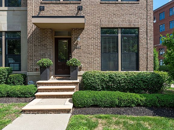 3rd image of 882 Burr Ave
