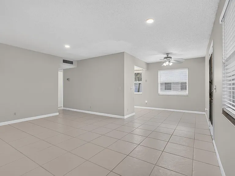 40 Burgundy Dr #A — Photo 5