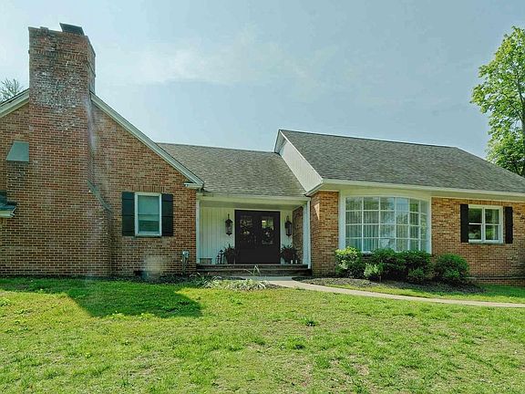3rd image of 10 Lake Dr