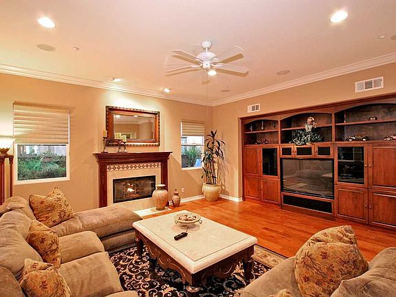 Family Room w/Fireplace/Crown Molding