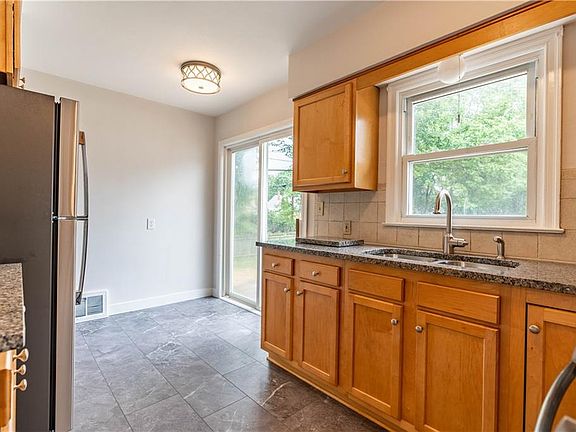 3rd image of 2467 25th St