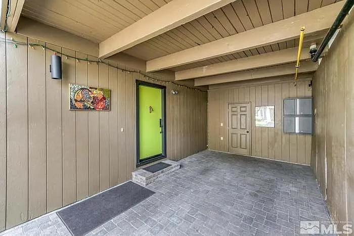 Building Photo - 206 Silver Dr