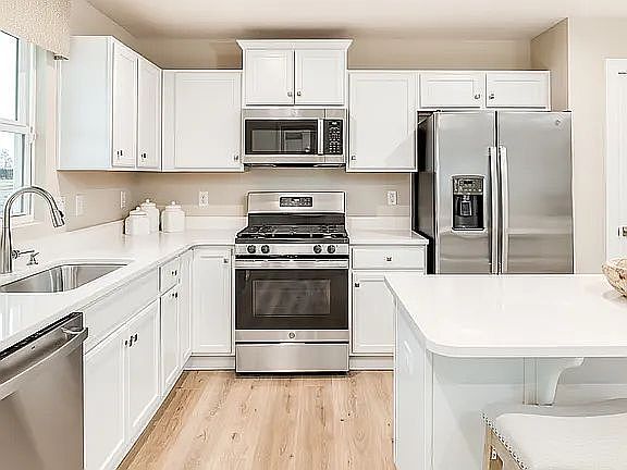 2nd image of 4300 Cedar Trce