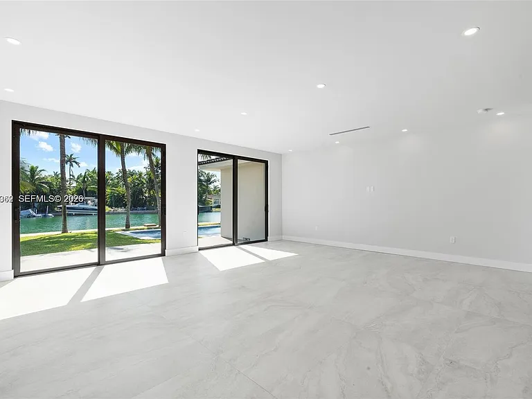550 S Shore Dr — Photo 23