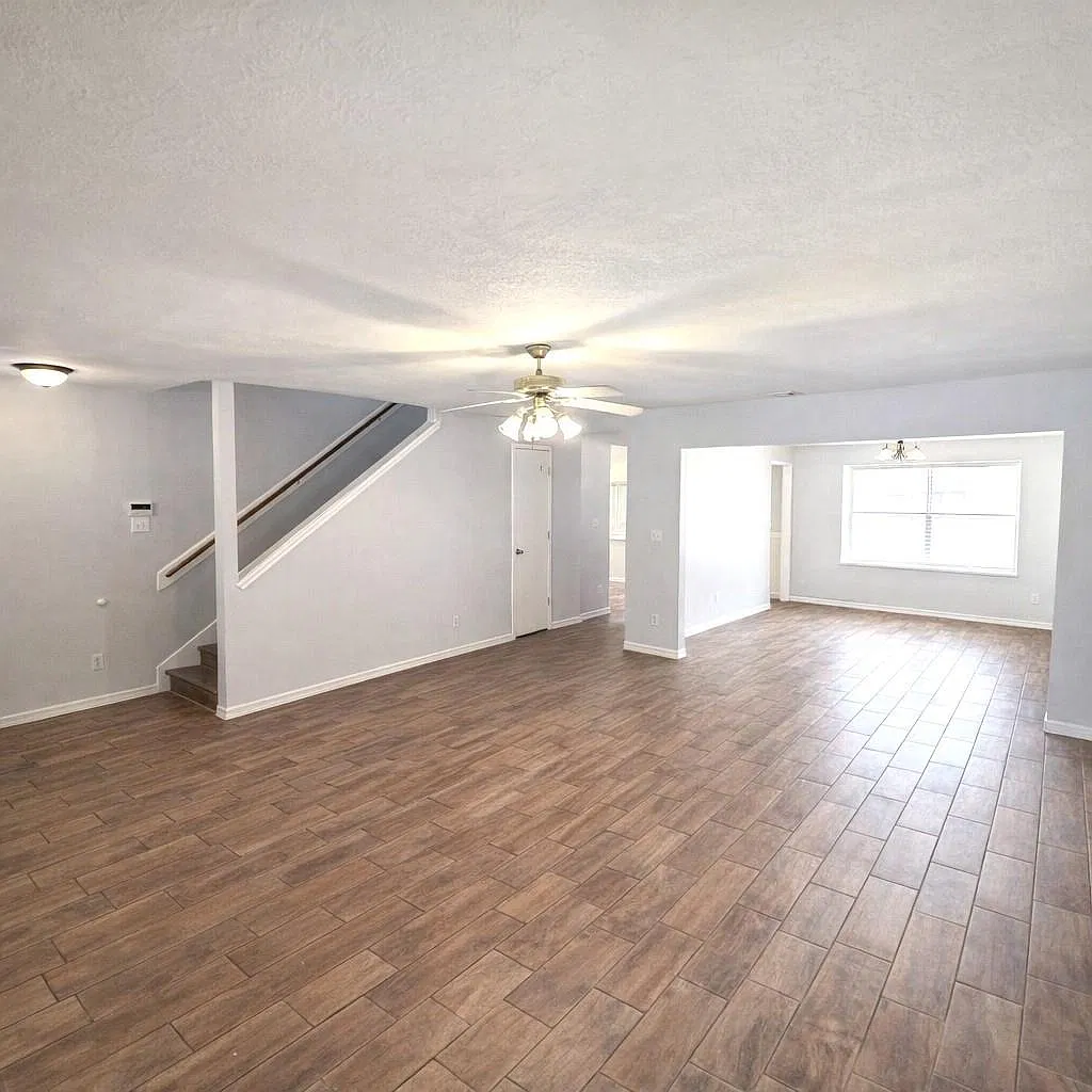 3 bed, 2.5 bath, 2120 sqft, $1,800 — Photo 2