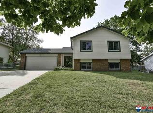 8511 Sunridge Rd, Lincoln, NE 68505