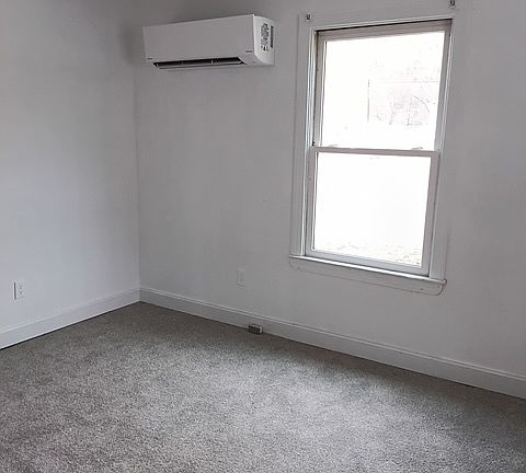 5th image of 221 S Jackson St