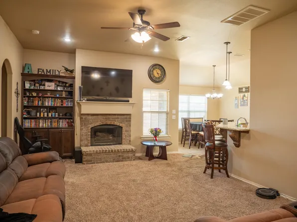 910 12th St, Wolfforth, TX 79382