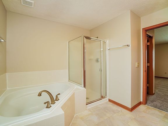 5th image of 1577 Roscommon Dr