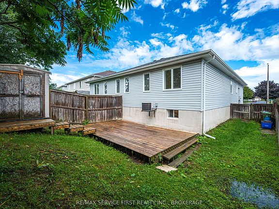 3rd image of 122 Briceland St