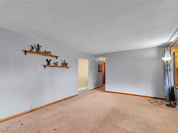 5th image of 146 East St