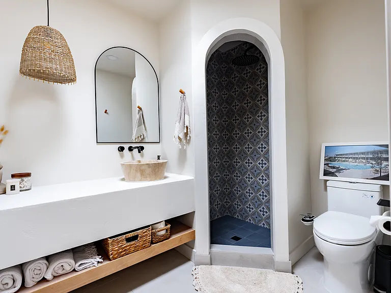 Bathroom for 2nd bedroom