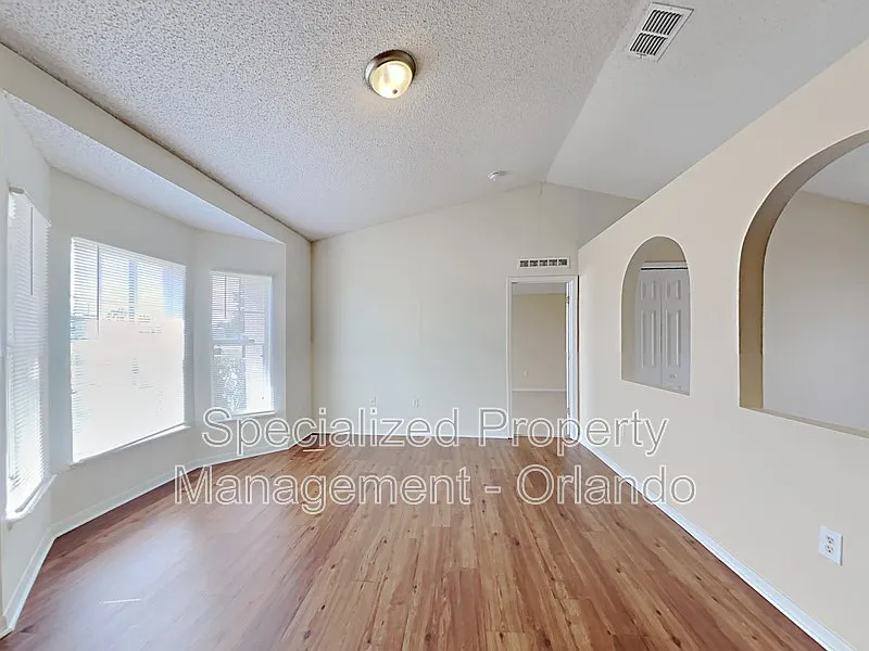 4 bed, 2.0 bath, 1710 sqft, $1,750 — Photo 2