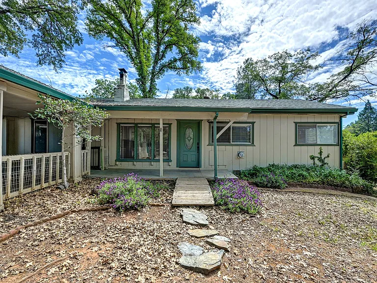 3210 Manzanita Ln — Photo 1