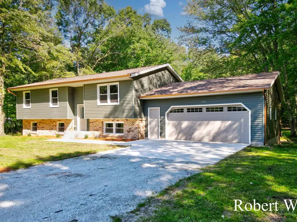 6060 E Pontaluna Rd, Fruitport, MI 49415