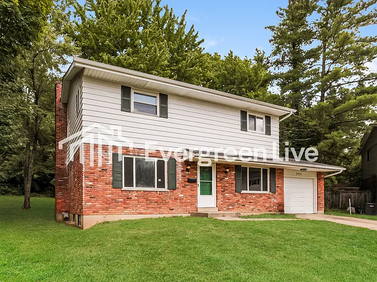 2424 Ambassador Dr — Photo 2