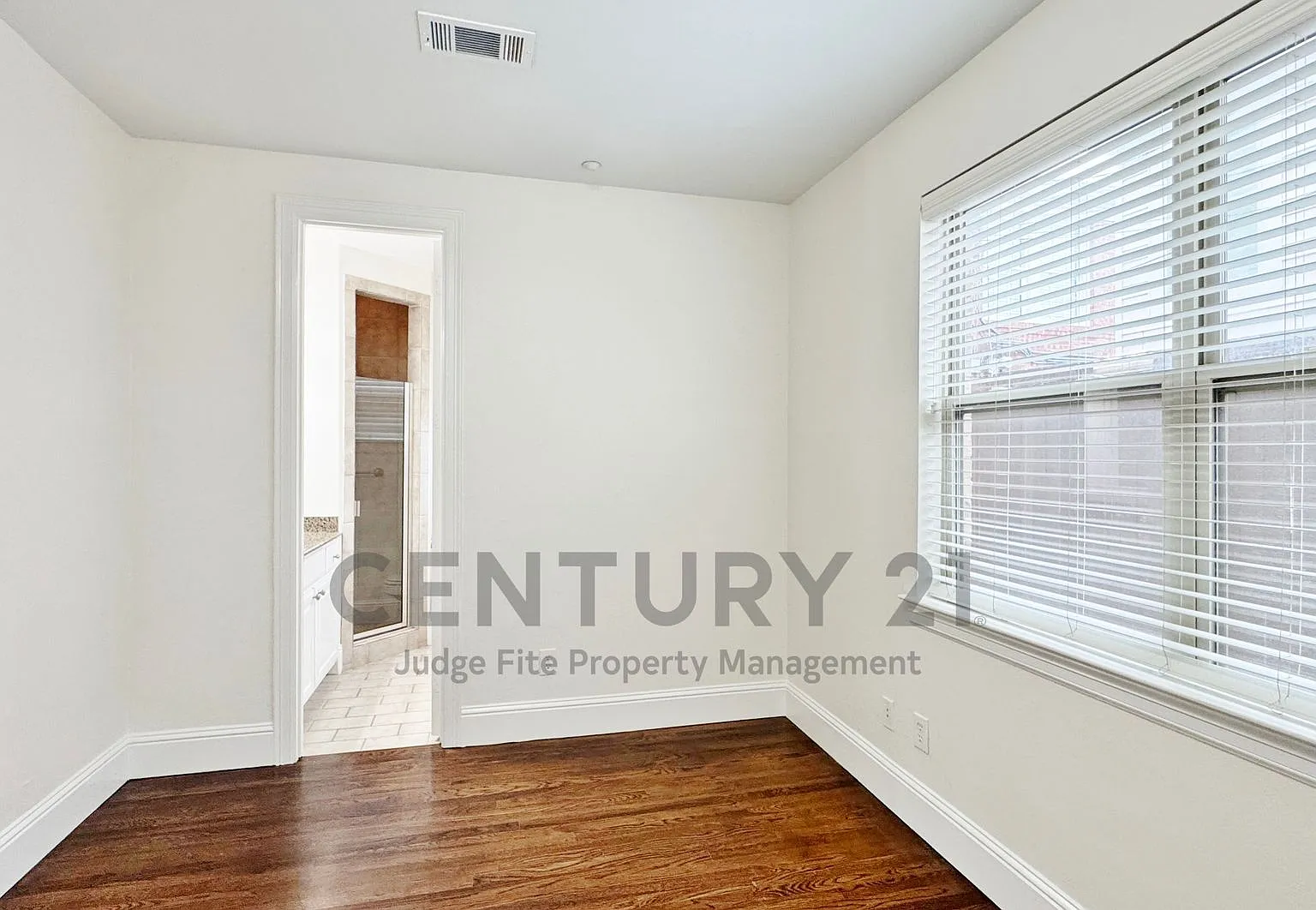 This 3-Story 4/4/2 Townhome In University Park Is A Must See! — Photo 3