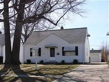 25200 Richards Ave photo 1