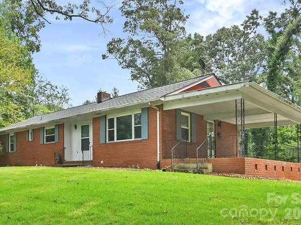 720 Mergans Ln, Hendersonville, NC 28791