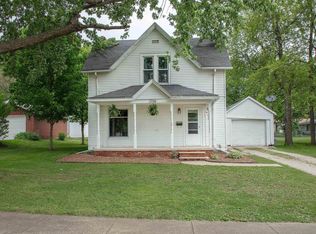 718 5th St NE, Independence, IA 50644
