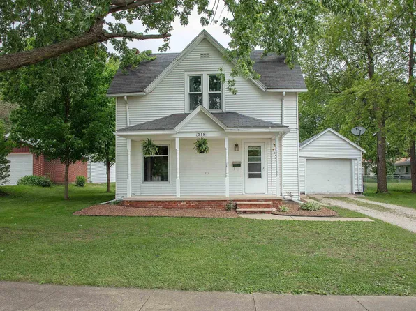 718 5th St NE, Independence, IA 50644