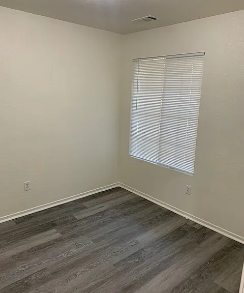 950 W McIntire Ave — Photo 17