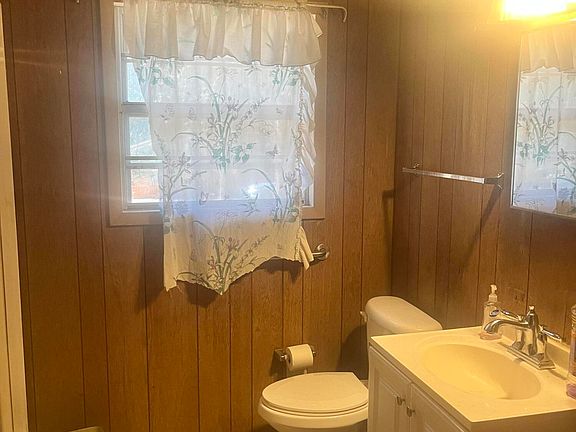 5th image of 287 Blueberry St