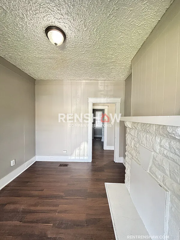 3 bed, 1.0 bath, 940 sqft, $1,195 — Photo 2