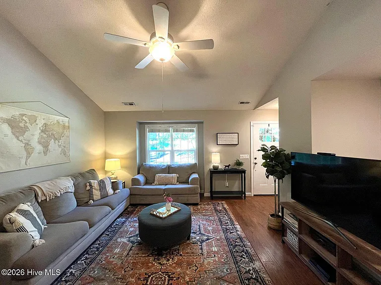 2400 Longleaf Dr W — Photo 3