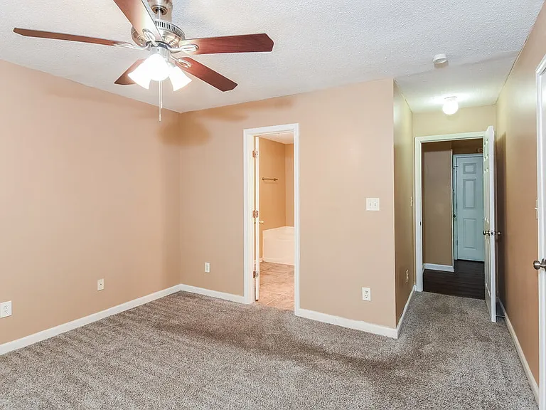1531 Wembley Dr — Photo 9
